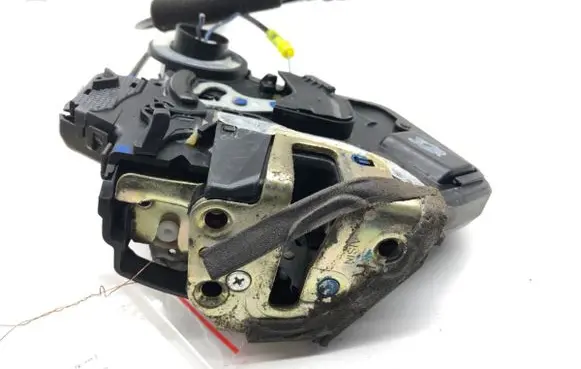 Toyota Avensis T250 Rear door lock 
