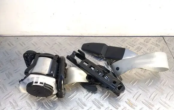 Rear seatbelt
