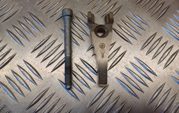 Ford S-MAX Fuel Injector clamp holder 