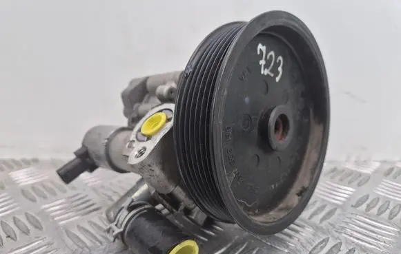 Mercedes-Benz C W204 Power steering pump A0054668201