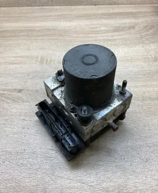Toyota Corolla Verso E121 ABS Pump 445400F020