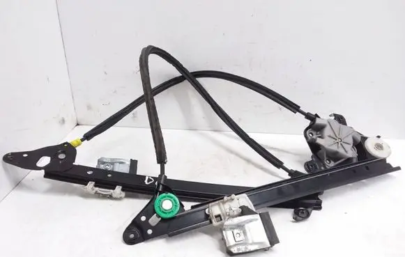 Rear door manual window regulator