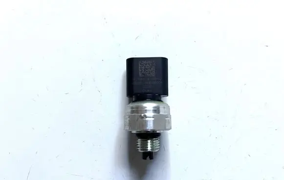 Tesla Model 3 Air conditioning (A/C) pressure sensor 158161000C