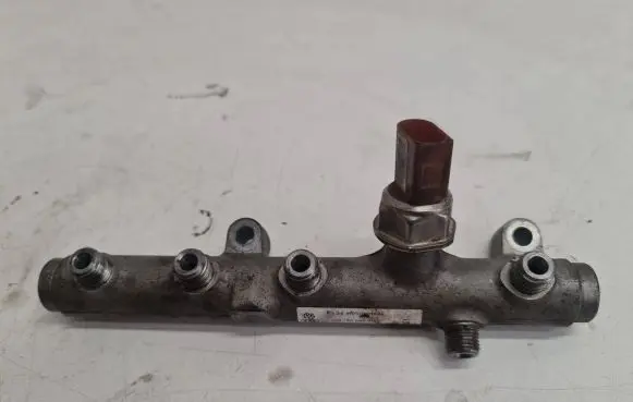 Volkswagen Touareg I Fuel main line pipe 05g130089AH 3510408 100000047