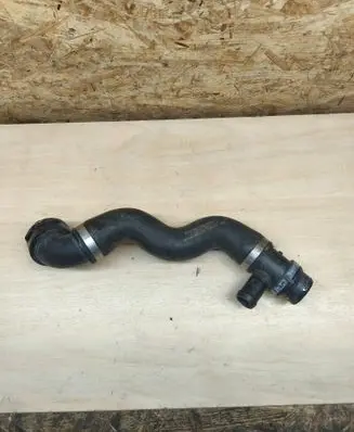 Mercedes-Benz CLS C257 Engine coolant pipe/hose A2135012282