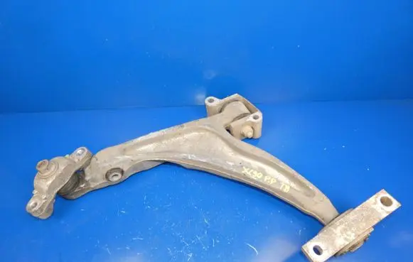Volvo XC90 Front lower control arm/wishbone