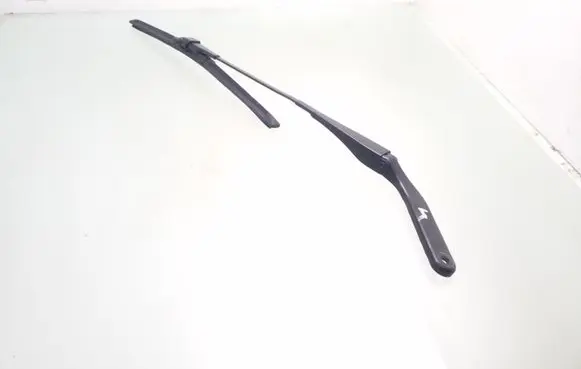 BMW 1 E81 E87 Front wiper blade arm 61617122136 7122136