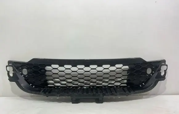 Iveco Daily 6th gen Front bumper lower grill 5801529764
