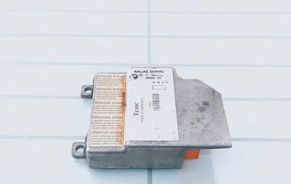BMW 7 E38 Airbag control unit/module 8374799
