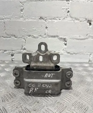Volkswagen PASSAT CC Engine mount bracket 3C0199555