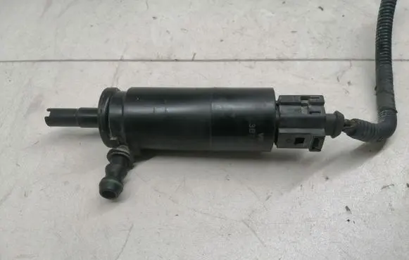 Audi A6 S6 C6 4F Headlight washer pump 3B7955681 MS3