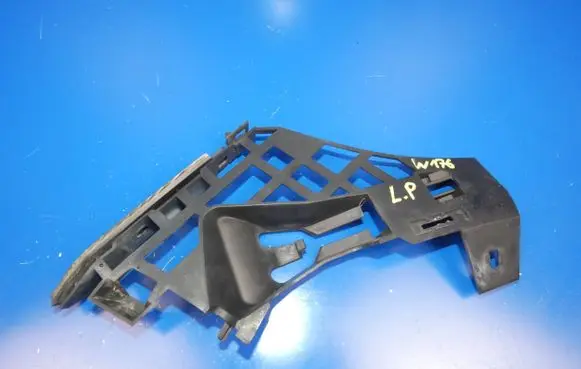 Mercedes-Benz A W176 Front bumper mounting bracket A1768850421 280000012R