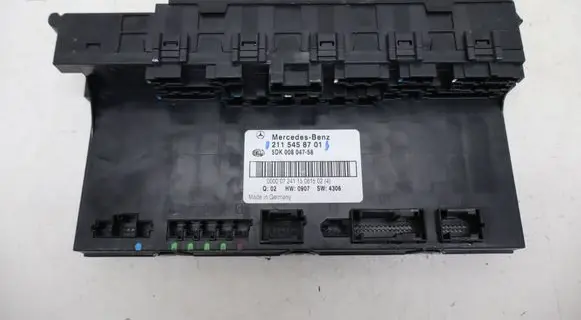 Mercedes-Benz E W211 Fuse box set 2115458701