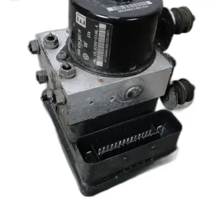 Volkswagen Golf V Master brake cylinder 