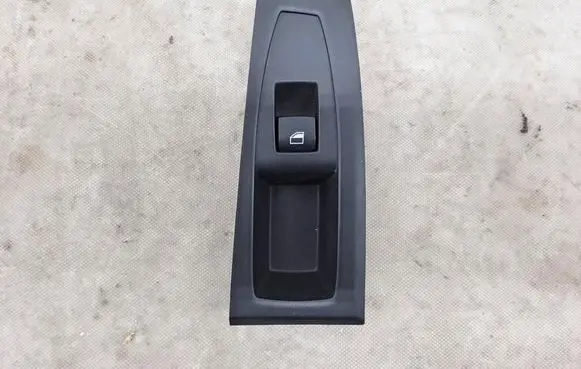 BMW 2 F46 Electric window control switch 9208107