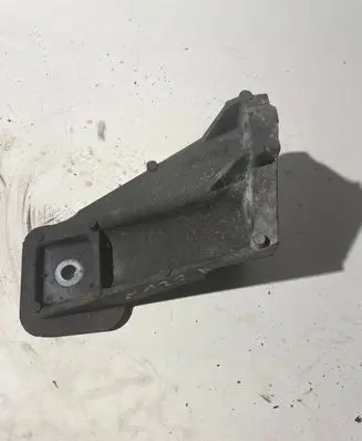 Land Rover Discovery 4 - LR4 Engine mounting bracket AH226061BA