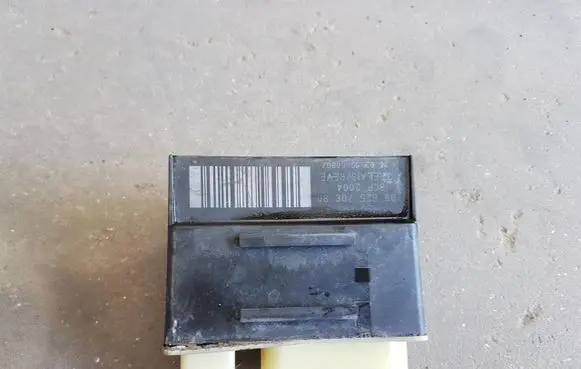 Citroen C4 II Picasso Glow plug pre-heat relay 9662570880
