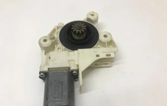 Ford Focus Front door window regulator motor 4M5T14553 995209101