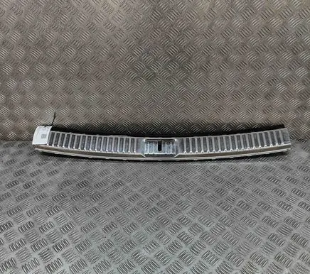 Trunk/boot sill cover protection