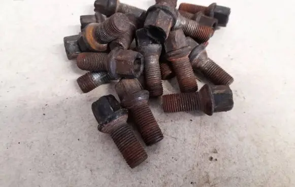 Nuts/bolts
