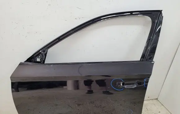 Skoda Superb B8 (3V) Front door 3V0831311