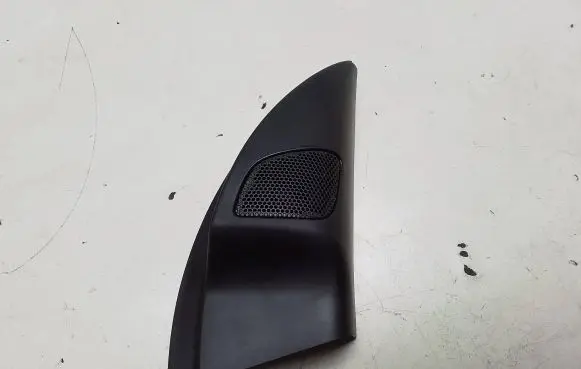 Front door high frequency speaker