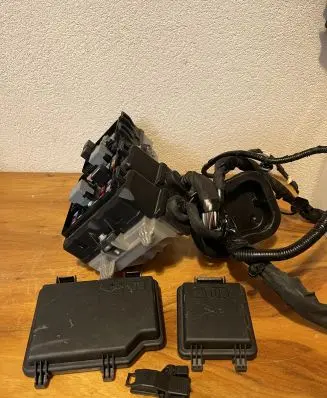 Land Rover Discovery Sport Fuse box set M8D214A073AA