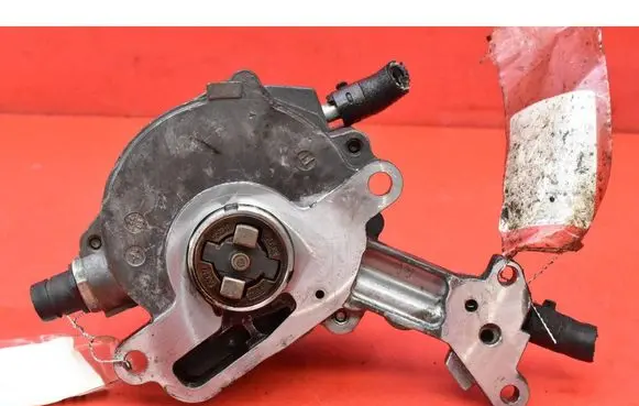 Volkswagen Touran I Vacuum pump 038145209C