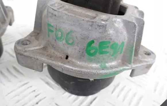 BMW 6 F12 F13 Engine mount bracket 6851263
