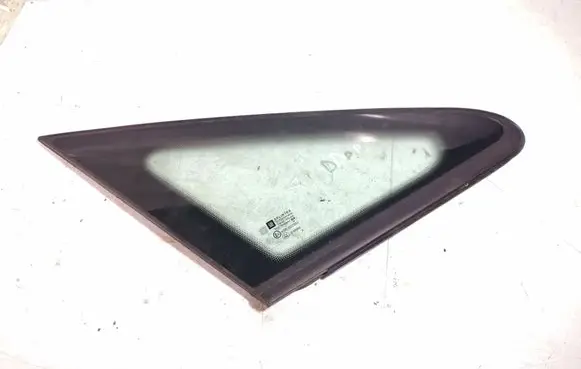 Opel Zafira B Front triangle window/glass E643R007951