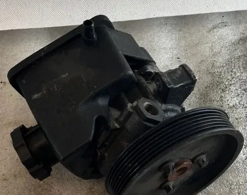 Mercedes-Benz S W220 Power steering pump A0024667401