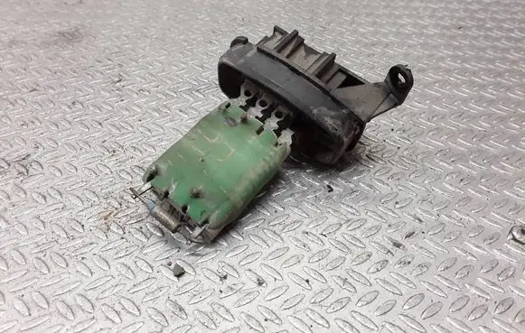 Volkswagen II LT Heater blower motor/fan resistor 