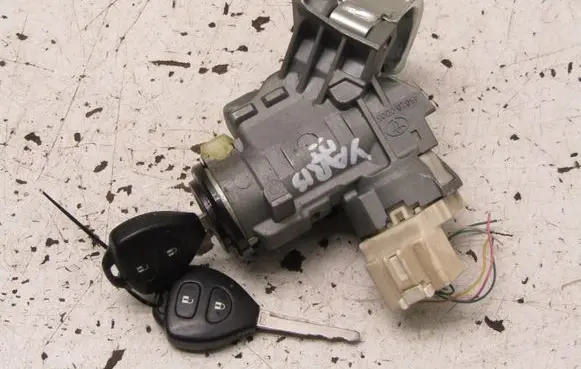Toyota Yaris Ignition lock 450200D05