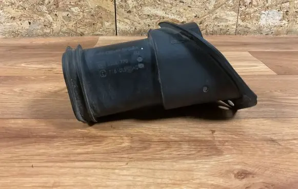 Opel Insignia A Air intake duct part 55561770