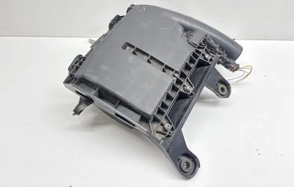 Peugeot 208 I Air filter box 9806561080