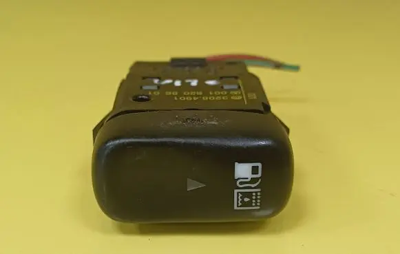 Mercedes-Benz Vito Viano W638 Fuel tank opening switch 0018208601 32084901