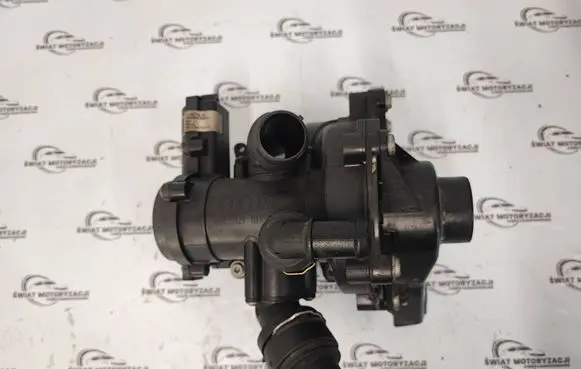 Audi A5 8T 8F Thermostat housing 06L121005A
