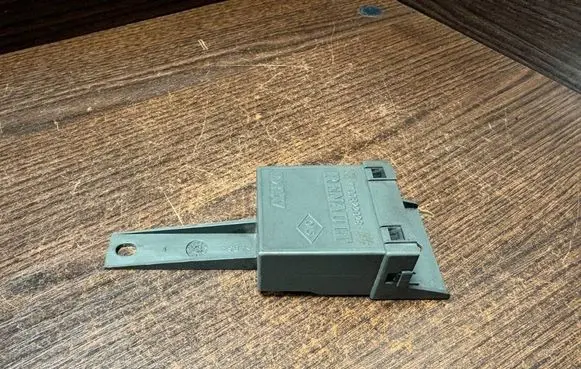 Opel Vivaro Door central lock control unit/module 7700822928