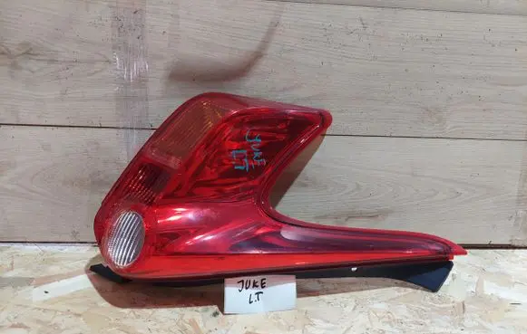 Nissan Juke I F15 Rear/tail lights