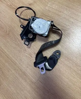 Mitsubishi Grandis Middle seatbelt (rear) 0433159