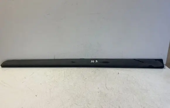 Volvo V70 Front door trim (molding) 9484226