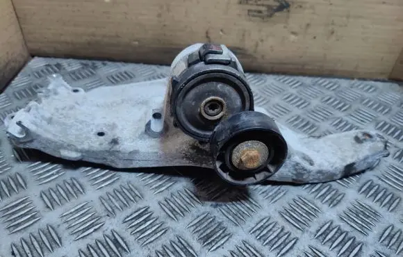 Ford Mondeo MK V Engine mounting bracket DS7Q8D611AH