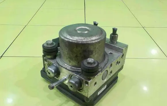Nissan Juke I F15 ABS Pump A98000B71