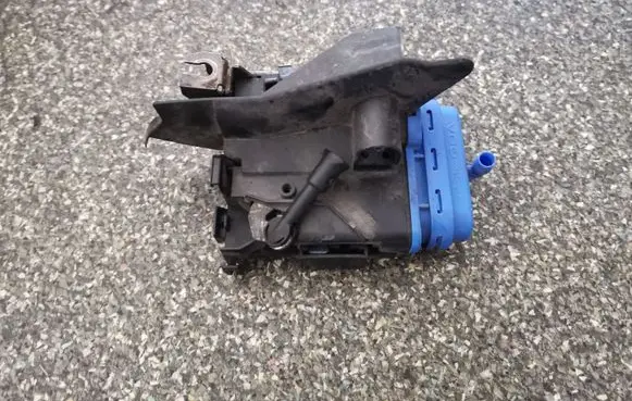 Audi A4 S4 B5 8D Rear door lock 8D0839015A
