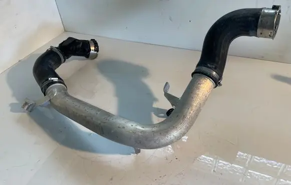 Volvo XC90 Intercooler hose/pipe 32325481 32325477