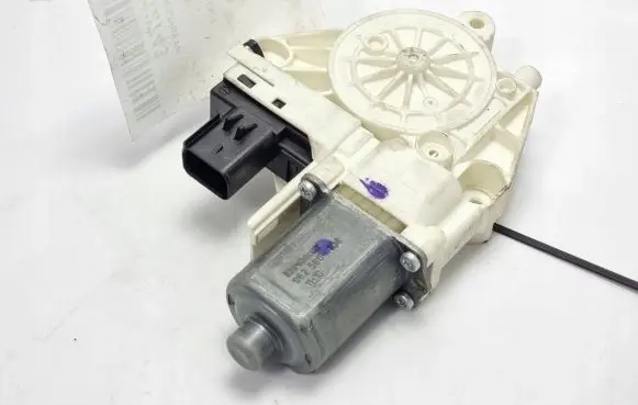 Fiat Freemont Front door window regulator motor 0130822472