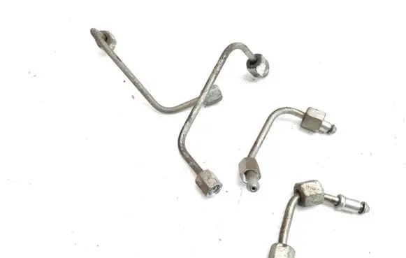 Suzuki SX4 Fuel injector supply line/pipe 