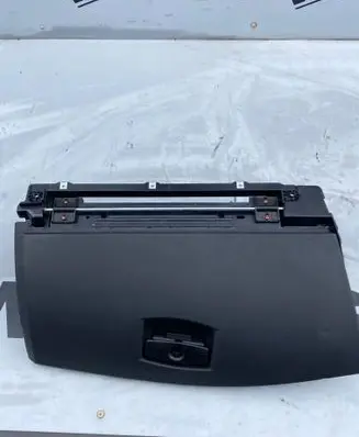 Glove box