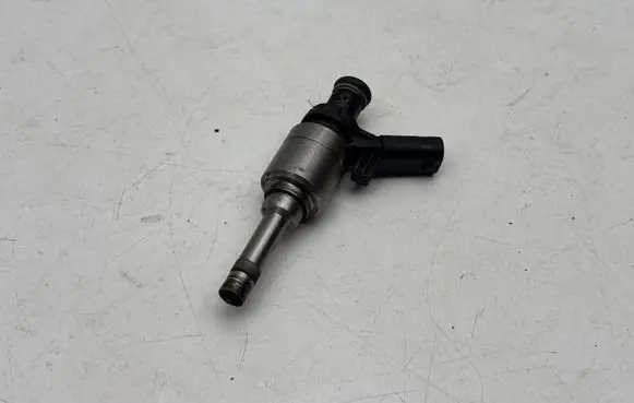 Audi A4 S4 B8 8K Fuel injector 06H906036F