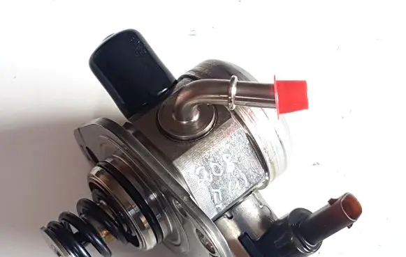 Peugeot 208 Fuel injection high pressure pump 9830305880 0261520710